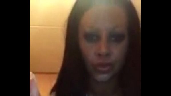 So Sexy Muscular Babe on Webcam