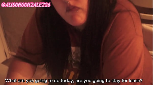 Viendo tiktok 18 con mi mejor amigo y se calienta al comparar mis tetas grandes con la de una tiktoker