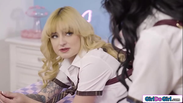 I did not expect my first massage to turn into pussy licking